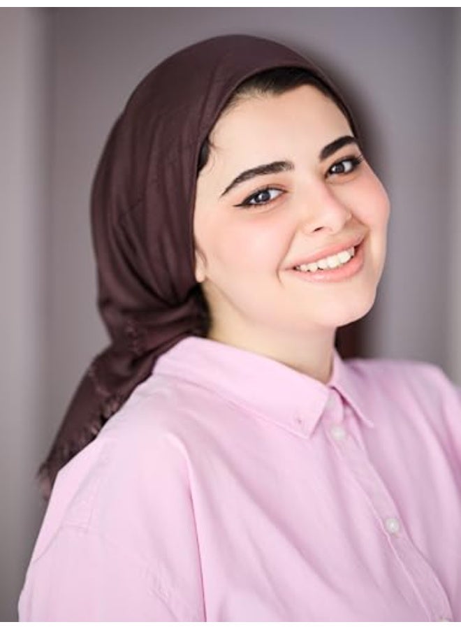 فلاور وشاح قطني فاخر نقي، فائق النعومة وجيد التهوية، بلمسة نهائية أنيقة وناعمة، خفيف الوزن ومريح، مقاس 90×90 سم، لون بني - Image 3